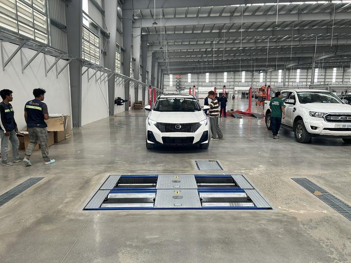 Δοκιμαστής πέδησης κυλίνδρων γραμμής δοκιμής τροχού οχήματος CTGT-3-3C μάρκας Cartesy με πλάγια ολίσθηση μονής πλάκας άξονα για ελαφρά οχήματα