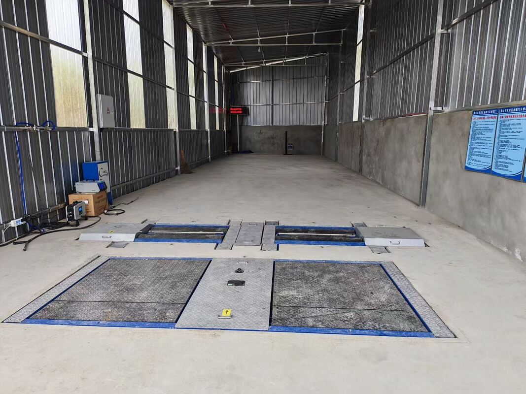 Δοκιμαστική γραμμή φορτηγών Cartesy για συνεργείο αυτοκινήτων Δοκιμαστής φρένων κυλίνδρων Δυνάμεις με φορτίο άξονα διπλές πλάκες ελεγκτής πλευρικής ολίσθησης χωρητικότητας 10T